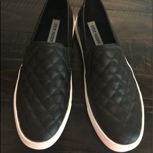 Steve Madden Black loafers